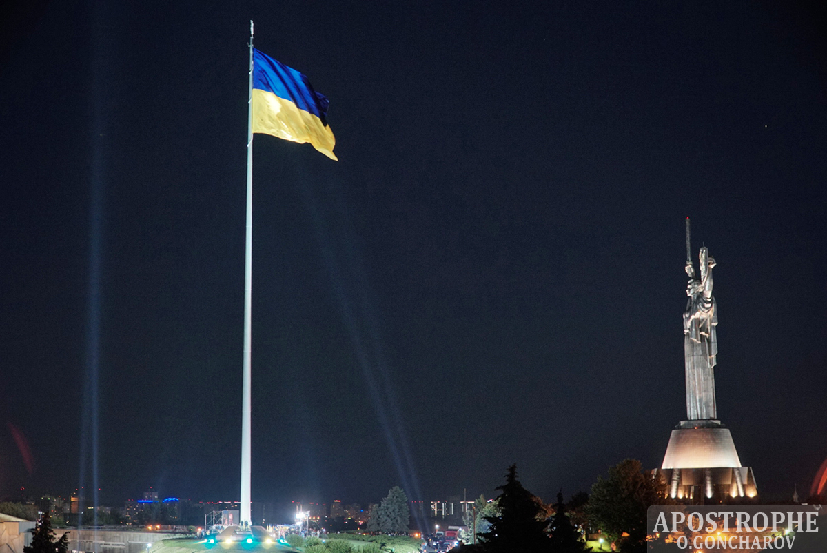 флаг Украины Киев флагтшок 90 метров Апостроф