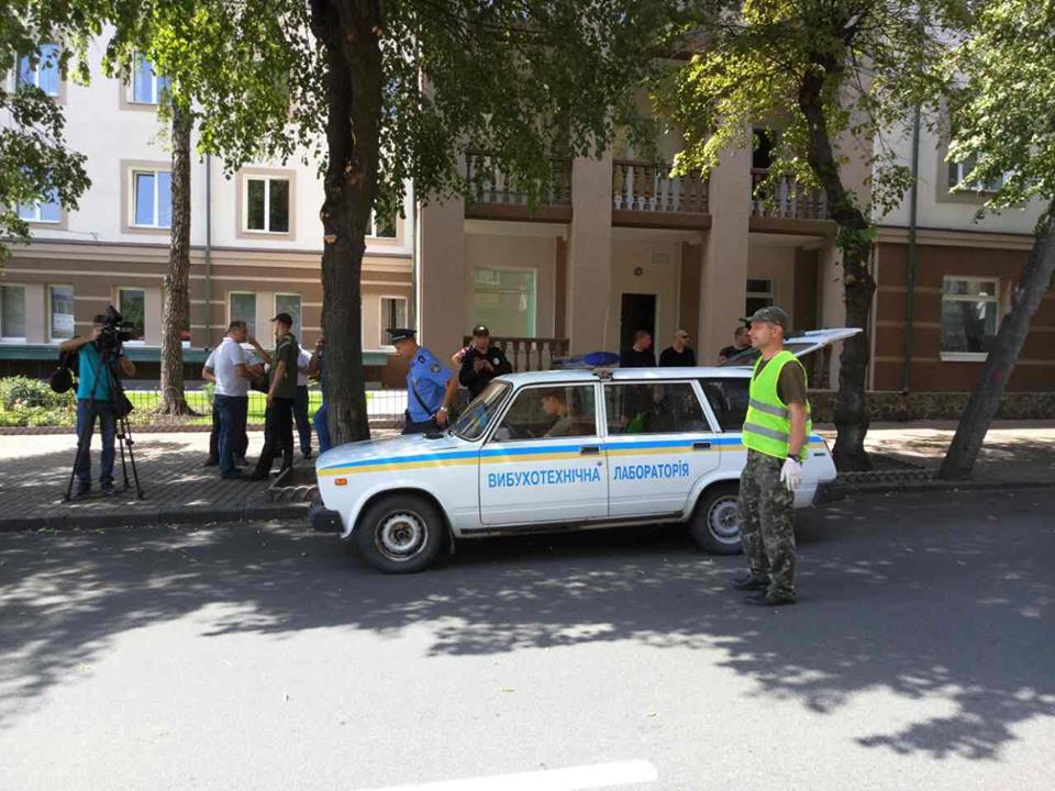 У Вінниці влаштували вибух в магазині: опубліковано фото і відео