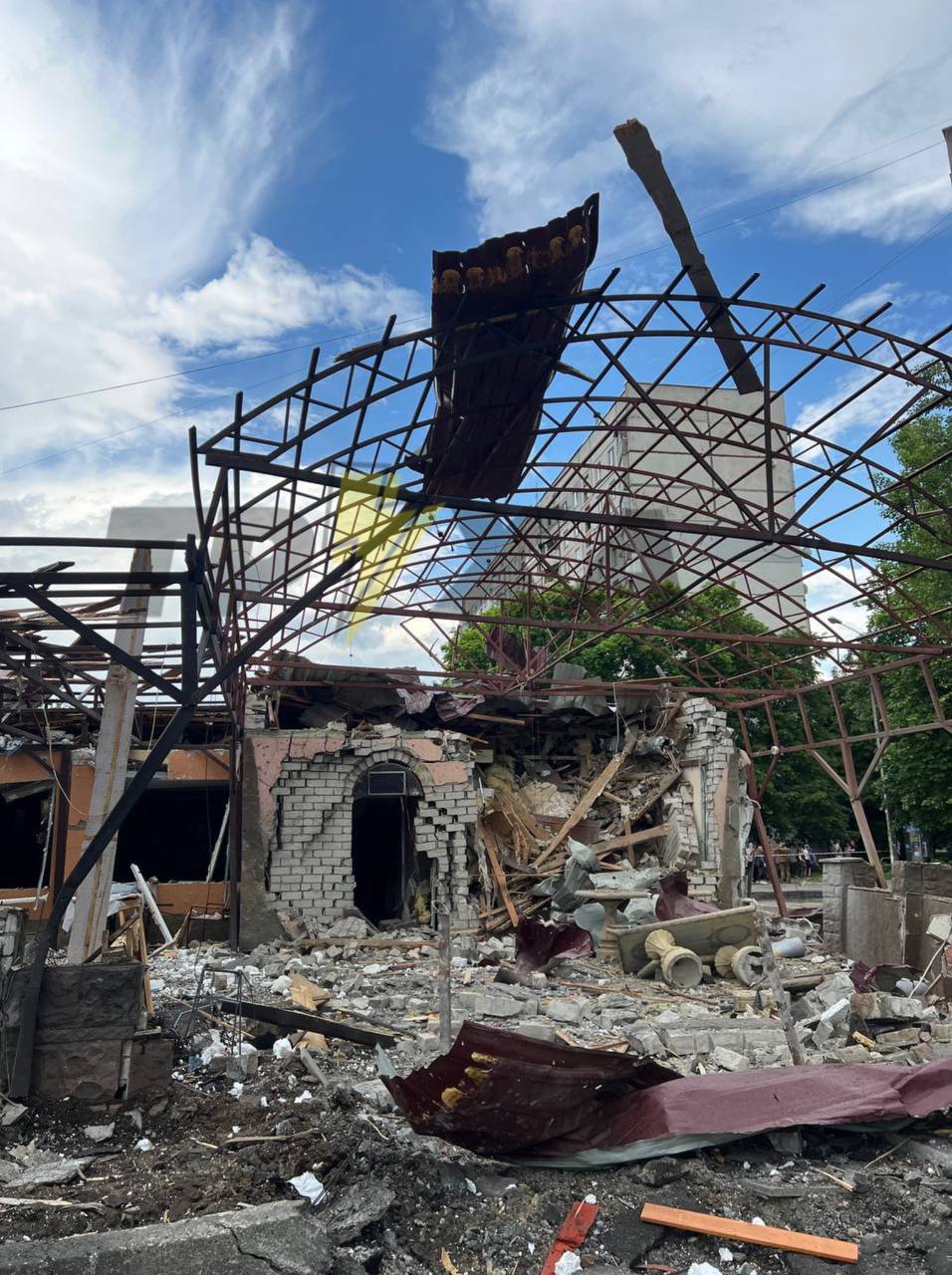 В Харькове авиабомба попала в жилой район - фото, видео и подробности удара  22 мая - Апостроф