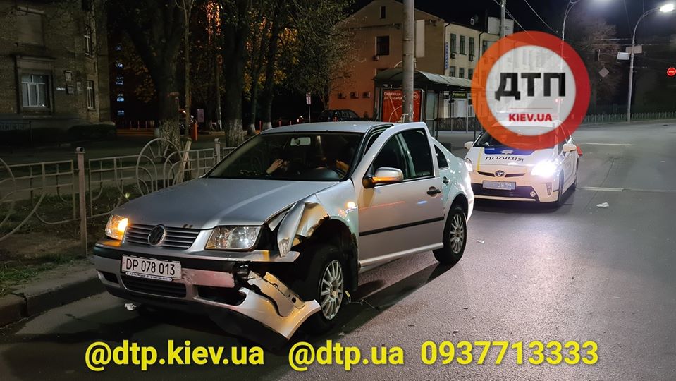 Авто посольства Саудівської Аравії потрапило в ДТП в Києві: фото