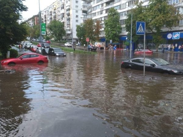 Последствия потопа в Киеве в свежих снимках. Фото